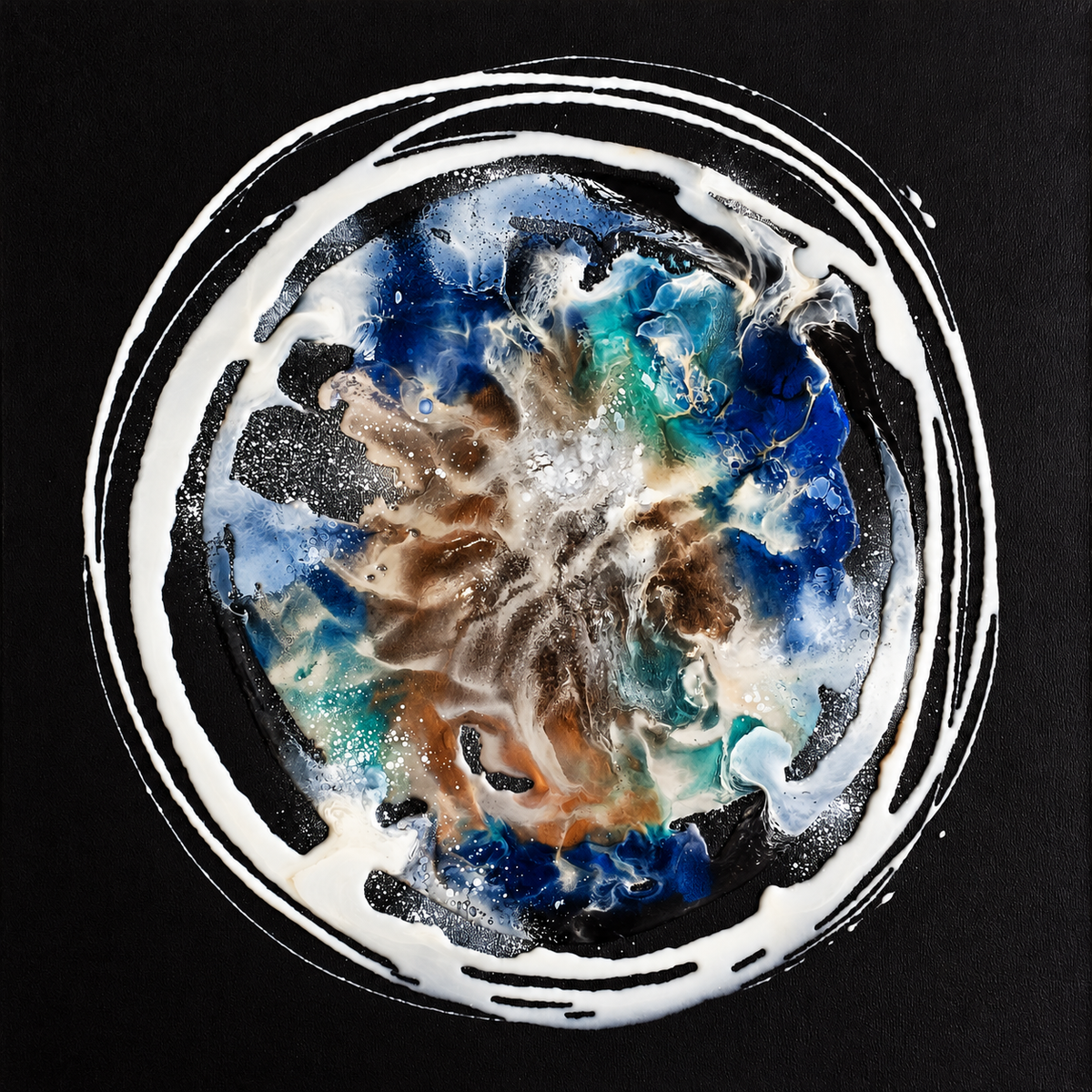 Ewaldi artwork: On a solid black square, an irregular white double ring surrounds blue, bronze and cream fluid marbling.
