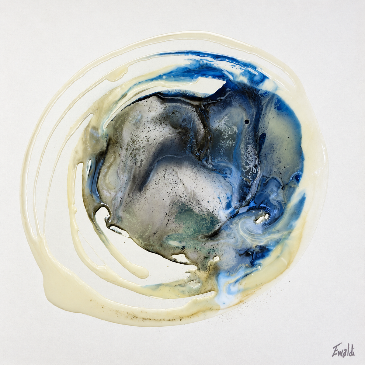 Ewaldi artwork: A slate-grey marbled pool inside thin cobalt and cream circular ribbons sits on white.