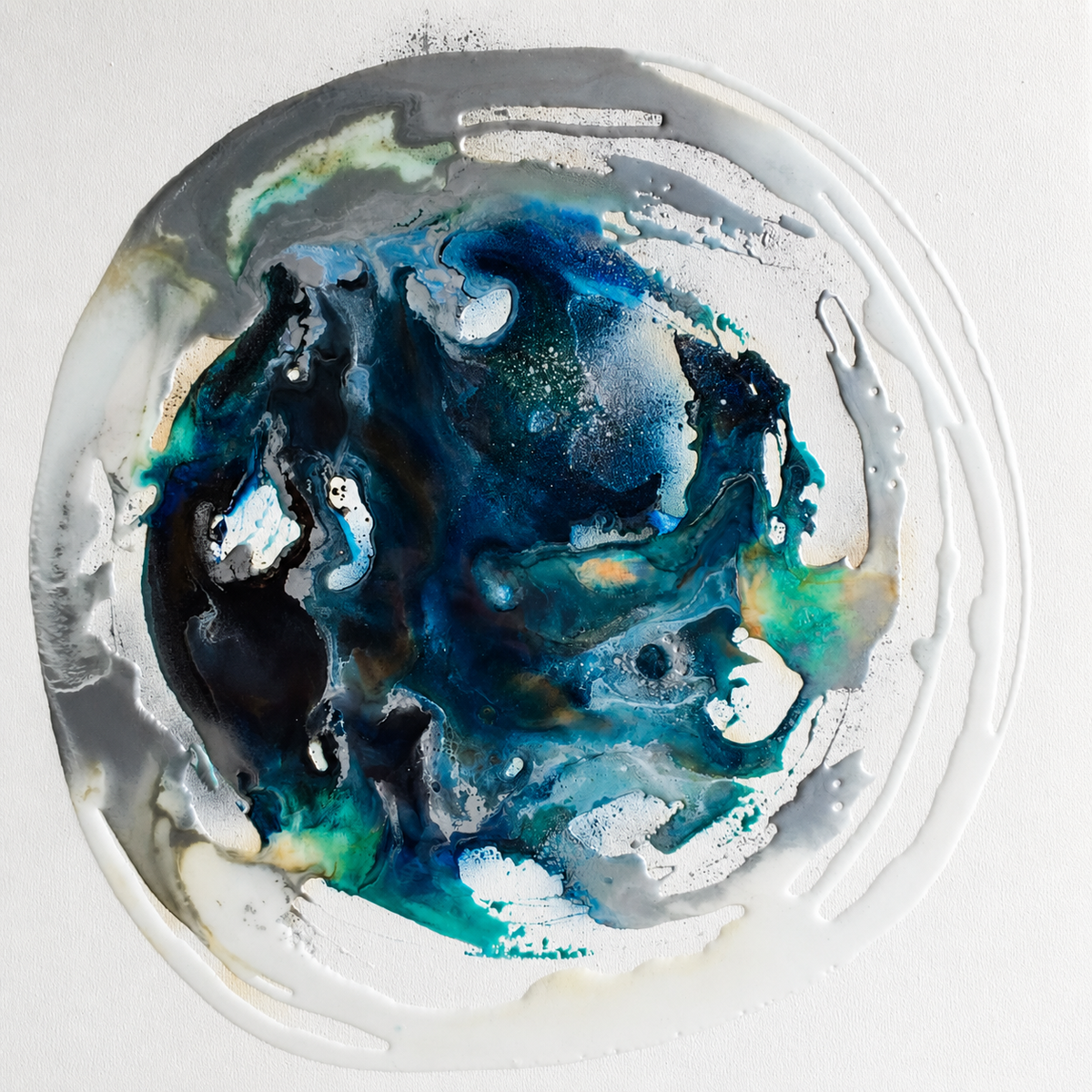 Ewaldi artwork: Deep blue and black swirls curl inside a clear white-edged circular pool with teal and small green.