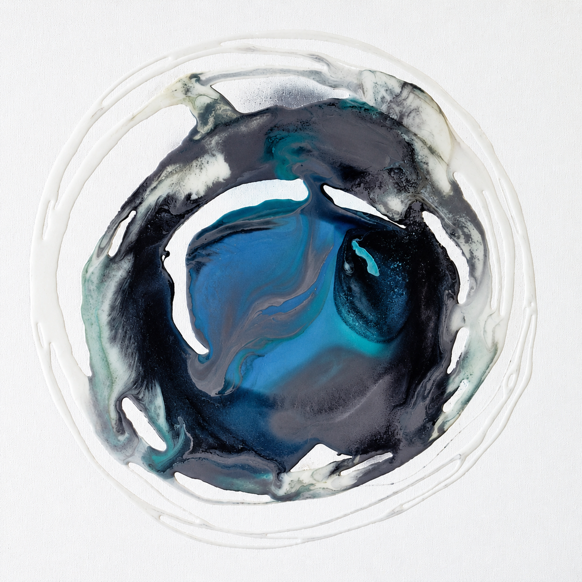 Ewaldi artwork: A broad smoky blue centre sits inside an uneven ring of black and slate-grey fluid strokes on white.